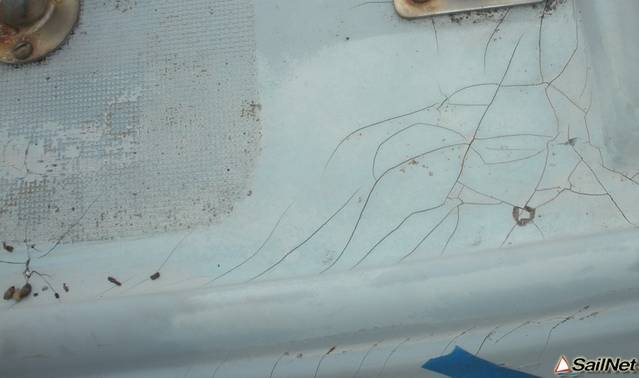Cracks in gelcoat on boat